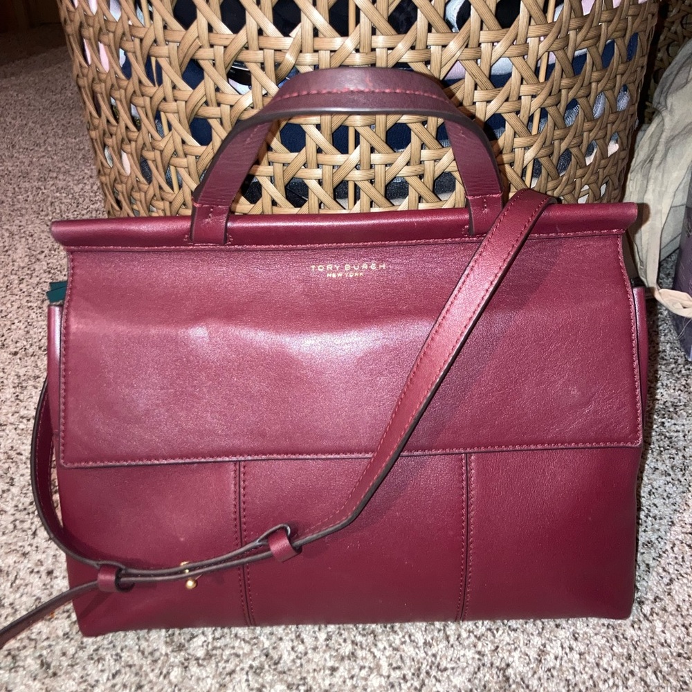 Red Tory Burch hand bag